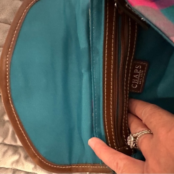 Chaps small crossbody Madris bag. Spring and summer magnetic closure. NWOT - Picture 6 of 7